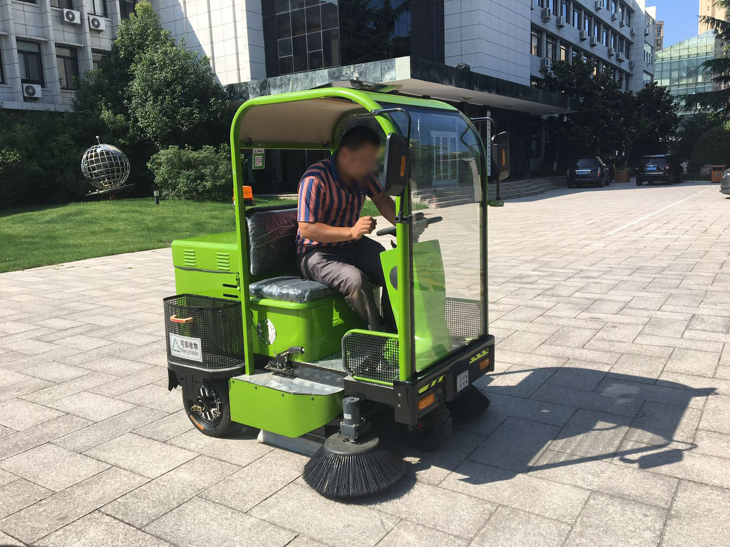 駕駛式掃地機(jī)需要被清洗么？